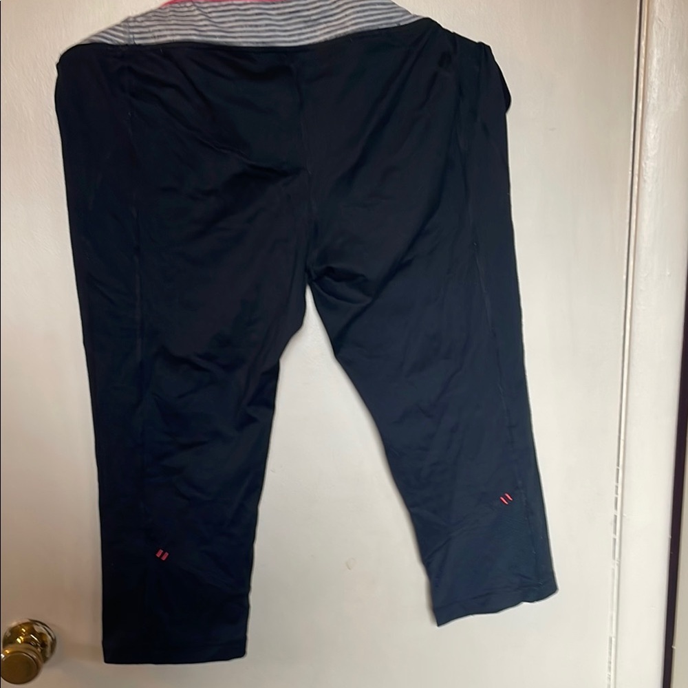 Lukka Black Cropped yoga pants. Large. Nice condition. Pink stitching for detail